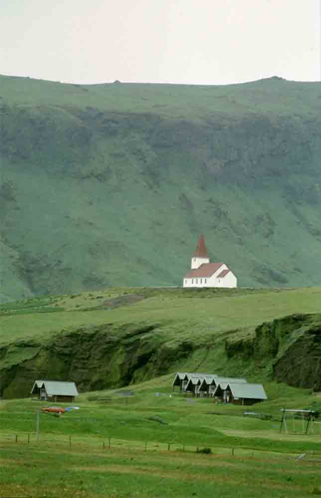 Islandia 108 - Vik i Myrdal - iglesia de Reynir - 1997.jpg